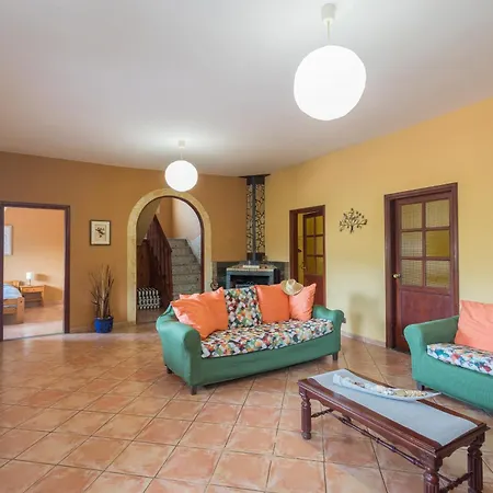 Casa Besan - 6br Private Pool, Terrace & Parking Villa