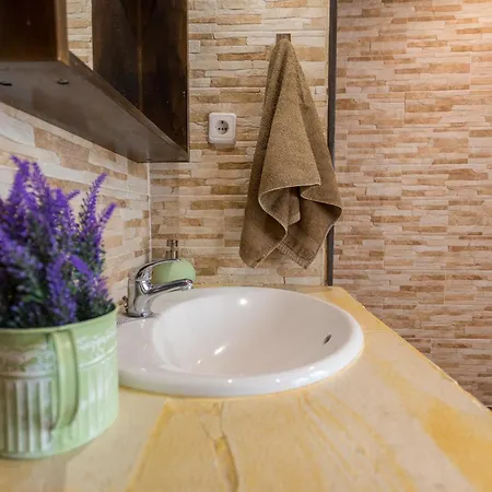 Casa Besan - 6br Private Pool, Terrace & Parking Villa